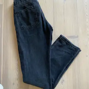 Ett par svarta Icon jeans från lager 157, I ett fint begagnat skick. Köparen står för frakten. Hör av er om ni har några frågor