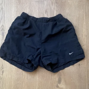 Kort byxor - Jätte sköna jumpa byxor och bekväma att röra sig i, kommer inte till användning längre så jag säljer dem här 