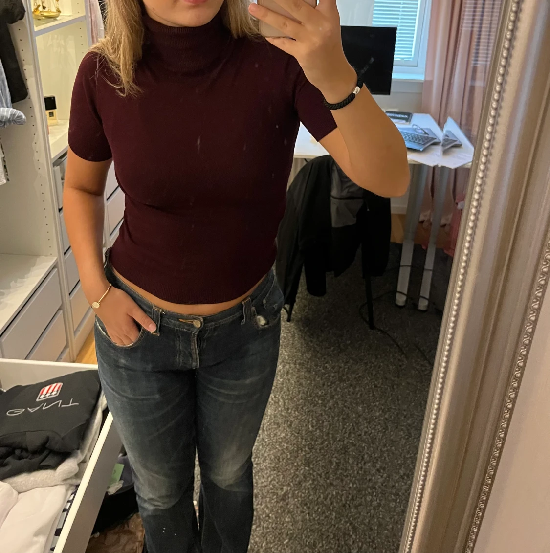 Vinröd turtle neck tröja