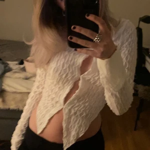 snygg topp!  - säljer denna toppen eftersom de inte riktigt är min stil💓