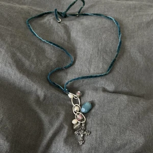 Halsband  - Coolt halsband, gammalt så vet inte vart de är ifrån tyvärr 