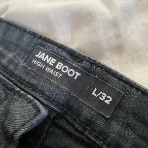 Bootcut jeans - Säljer domma jeans, använt dom ändå rätt mycket men inte så mycket skillnad.