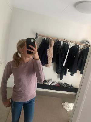 tröjaa - Fin tröja från saint!!💞Kontqkat för mer info!!