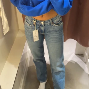 lågmidjade jeans  - superfina lågmidjade raka jeans som sitter jättebra!💖