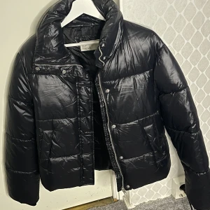 Dunjacka  - Perfekt höst jacka i högkvalite, använd 1 gång.