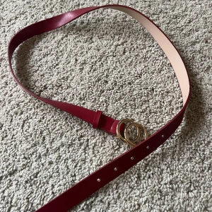 Rött skärp - Rött skärp i jättefint skick💕
