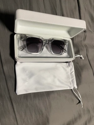 CHIMI 04 grey - Säljer nu mina chimis 04 grey i väldigt bra skick, säljer pga att jag inte använder de!