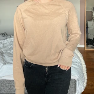 Tjock tröja  - Jag säljer denna sjukt sköna tröja för att den inte längre kommer till användning tyvärr. 💄