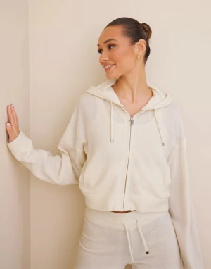 Juicy couture set stickat 3 delar - Säljer detta setet med tre delar från juicy couture 💗 ej använt med lappar kvar! Köpt för 3700kr