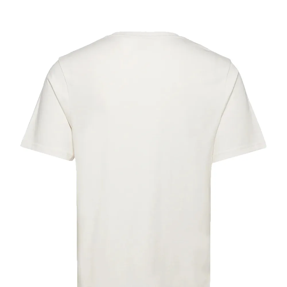 Oanvänd lyle and scott tröja säljer för den inte kommer till användning, kom privat för egna bilder👍🏼 köpte för 239. T-shirts.