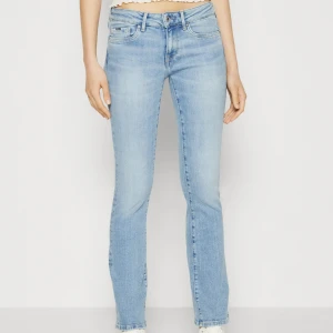 Pepe jeans bootcut - Lågmidjade utsvängda jeans, använda fåtal gånger