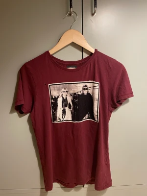 Limitato tröja - Limitato tröja i fint skicka men ett litet hål som inte syns. Skriv vid minsta frågor/intresse. Priset är inte hugget i sten.