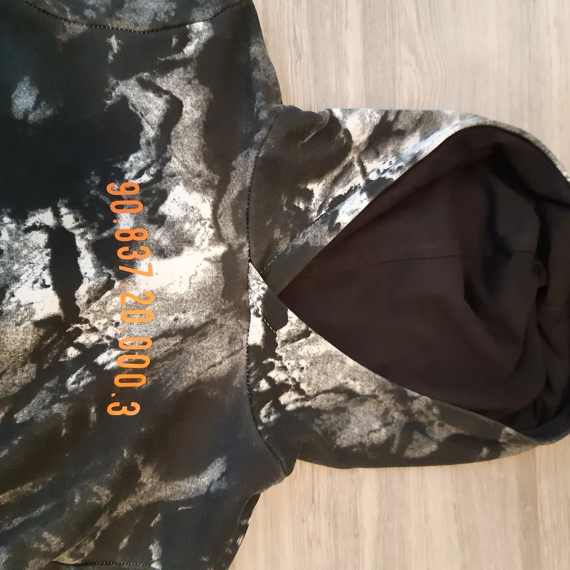 Svart/vit tröja  - 90