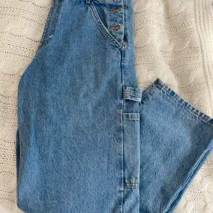 Coola jeans från pull & bear i storlek 36