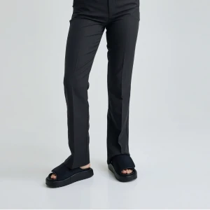 Kostymbyxor - Kostymbyxor från Bikbok Väl använda men i bra skick💗 Säljer då dom inte passar längre