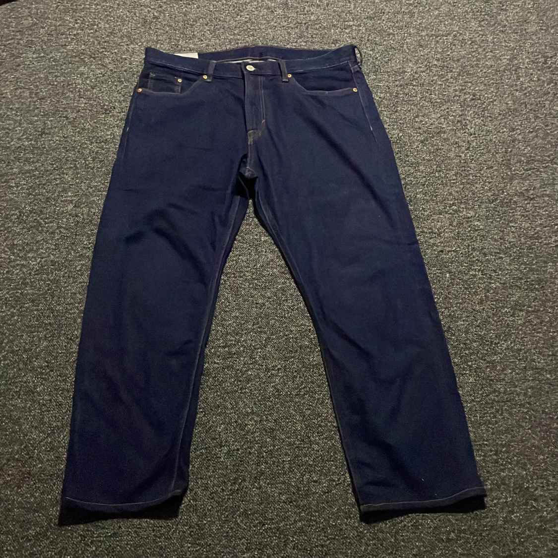 Mörkblåa jeans