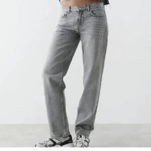 Gina jeans - Jätte snygga gråa lågmidjade jeans från Gina!🩵kommer tyvärr inte till användning🩵