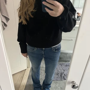 Stickad tröja  - Jätte snygg stickad tröja från & other stories. Den är lite nopprig💕