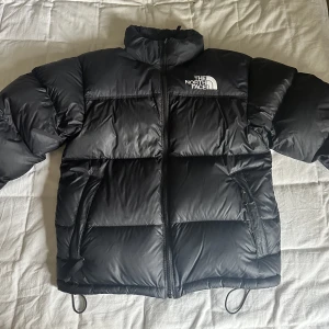 North Face jacka  - Svart North Face jacka använd fåtal gånger