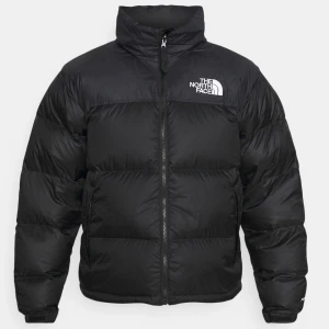 The North Face jacka - Jacka från The North Face, den är i bra men använt skick. Den är unisex modell så passar både tjej och kille. Skriv privat för fler bilder. Priset är förhandlingsbart 