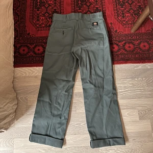 Dickies byxor - Dickies byxor, knappt använda. I storlek 30x30