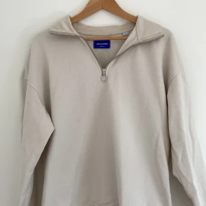Jack and jones half zip - Skick 9/10 Använder inte längre Hör av er vid frågor!