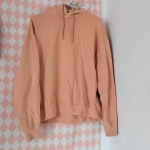 Hoodie - Den har aldrig blivit använd och därför säljer jag den