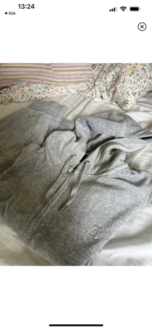 Juicy couture dress - Jättefint sett som bara kom till användning 1 gång tyvärr! Nypris är ca 1000 per del