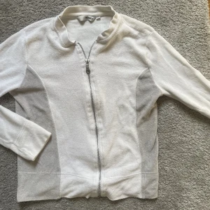 Vintage Kofta/tröja - Vit kofta från hennes i storlek S.
