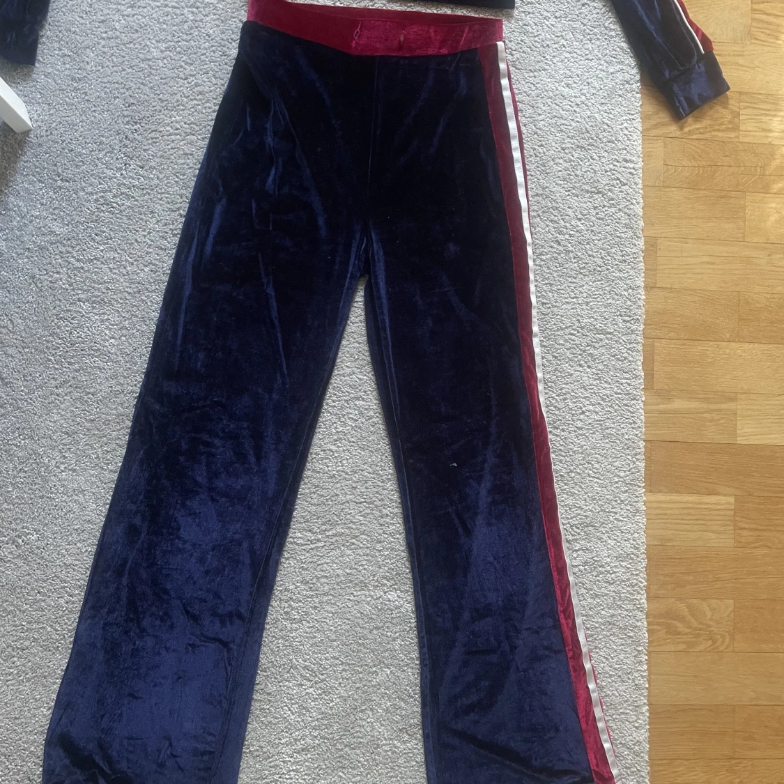 Matchande byxor och tröja - 90