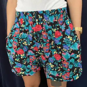 Jättesköna mjuka shorts i blommigt mönster🌺Strl XS men passar även M!