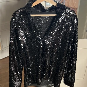 Zara skjorta  - Knappt använd, stor i storleken 