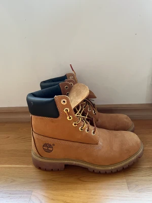 Timberland skor herr - Använda 1-2 ggr, som nya. Säljer då dem ej kommer till användning. 