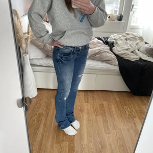 Ltb jeans - Intressekoll på mina ltb jeans som är nästintill nya💕 skriv vid intresse. Är intresserad att byta mot andra i storlek 25/32 eller 26/32