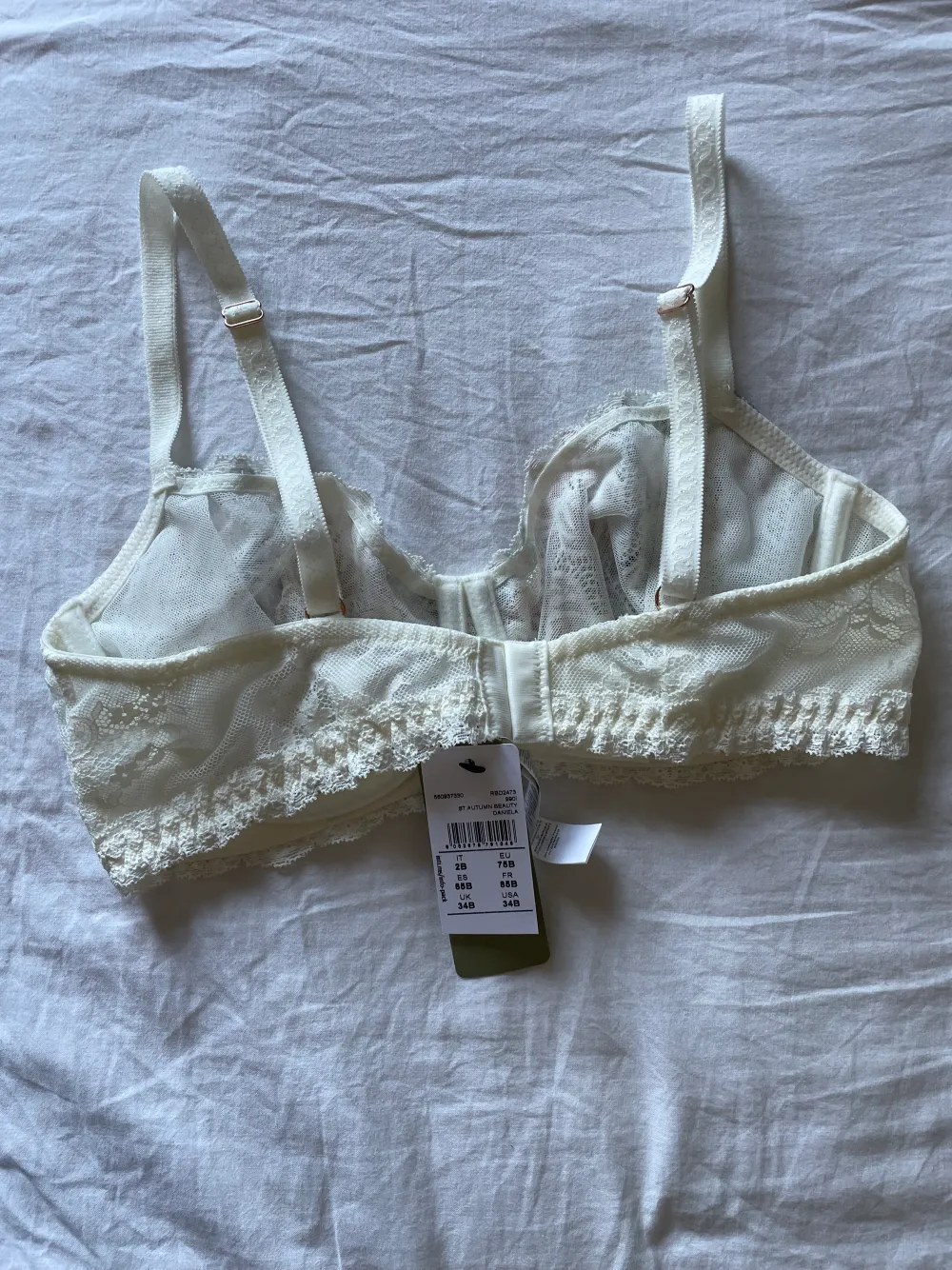 Slutsåld bralette från intimissimi som är helt oanvänd och prislappen kvar. Storlek 75B. Övrigt.