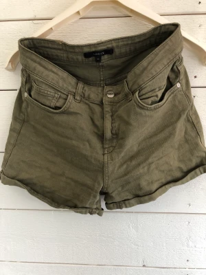 Shorts - Grön denim shorts