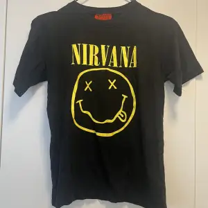 Nirvana T-shirt i storlek XS 