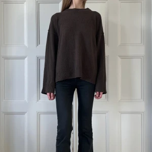 Kashmir tröja - Säljer en kashmirtröja i en så fin höstfärg!! Endast använd ett enstaka gånger så i väldigt bra skick 💕 Nypris är runt 1800kr