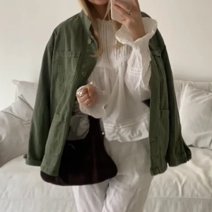 Grön jacka - Säljer denna sjukt snygga jacka! Väldigt fint skick! 