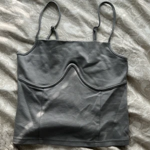 Linne - Använt 1 gång, super bra skick. Lite för liten för mig så det är därför jag säljer❤️