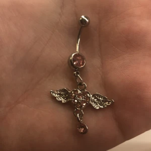 Navelpiercing - Bara testad, tvättas innan jag skickar