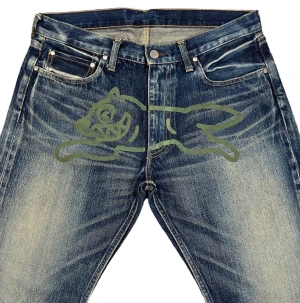 BBC Jeans - OG Billionaire Boys Club Running Dog Jeans i färg grön. Tag size: M   Midja: 32” Längd: 30”.                180 på bilden, pm för mer bilder eventuellt frågor⭐️