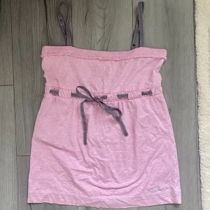 Linne  - Sitter som en S. Supersöt och man kan knyta vid midjan💗