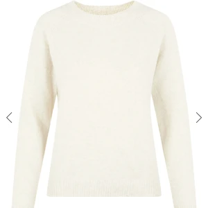 Stickade tröjor grå/vit  - säljer dessa trendiga stickade tröjor, säljer båda för 300kr, väldigt bra pris 💕skriv för bilder med tröjorna på 