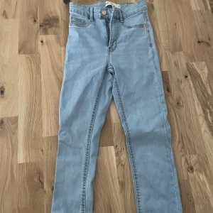 Molly jeans - Aldrig använda då jag råka köpa fel storlek 😅så precis som nya