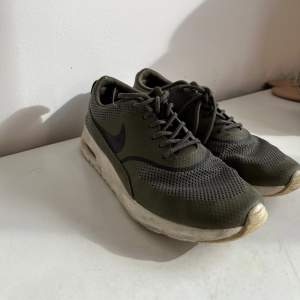 Nike skor från Canada, storlek 38 lite smutsiga men inget som inte går att få bort. Perfekta till träning💓