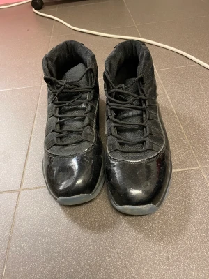 Jordan 11 - Begagnade Jordan 11 som är lite använda finns inget kvitta eller box pris kan diskuteras