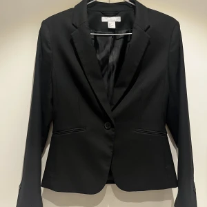 Kort kavaj H&M - Kavaj från H&M, använt fåtal gånger