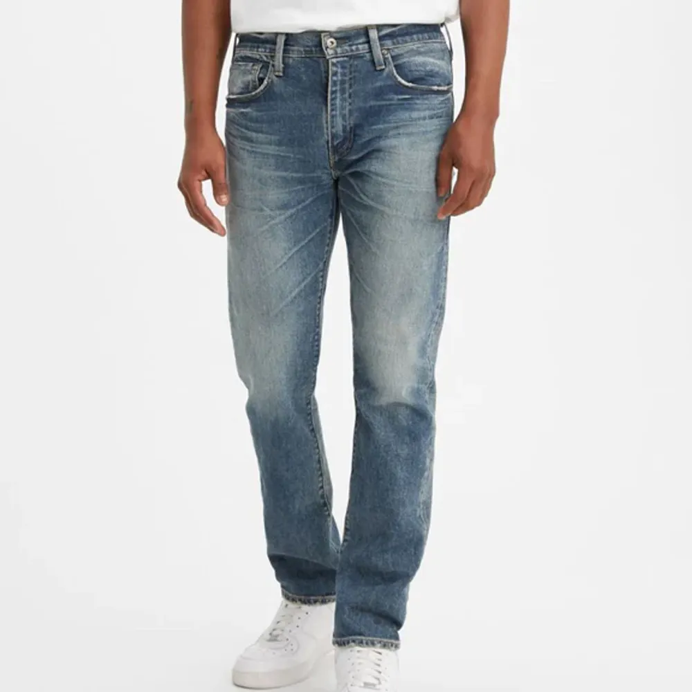 Säljer min brors helt nya oanvända Levis jeans i modellen Levi's® Made & Crafted® 502 ™ Tapered Jeans Lmc Susuki Mij Storlek 32W × 30L Nypris runt 2400kr, han tog tyvärr av tagarna när han provade dem så därför går de inte att returnera. Köpta i augusti. Jeans & Byxor.