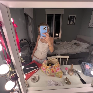 Linne - Så gulligt lätt stickat linne från Brandy melville, såå fin men har tyvärr ej kommit till användning. Väldigt bra skick!!🙌🙌